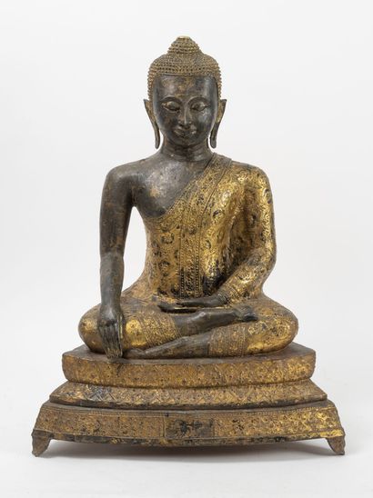 THAILANDE- fin XIXème début du XXème siècle Buddha in gold-lacquered bronze, represented...
