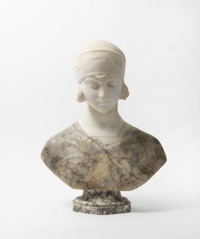 null Bust of a woman with a fichu in white alabaster and tinted alabaster. 
H. 40...