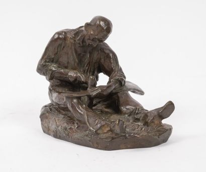 D'après Jules DALOU (1838-1902) Le batteur de faux. 
Épreuve en bronze à patine brune.
Signée...