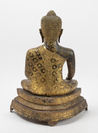 THAILANDE- fin XIXème début du XXème siècle Bouddha en bronze laqué or, représenté...
