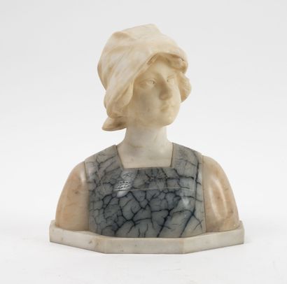 Gustave VAN VAERENBERGH (1873-1927) Buste de jeune fille au bonnet.
Sculpture en...