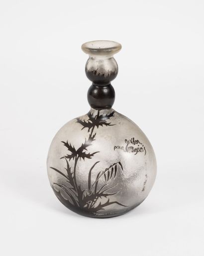 Verrerie Bendor pour Maxim's Vase soliflore à fond plat, panse ronde aplatie et col...
