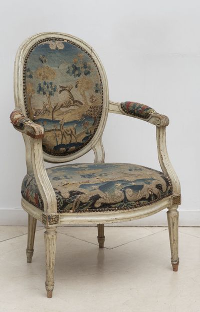 null Pair of cabriolet armchairs, in molded wood, cream lacquered, with a medallion...