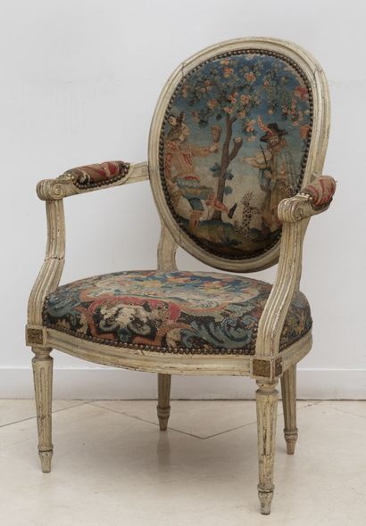 null Pair of cabriolet armchairs, in molded wood, cream lacquered, with a medallion...