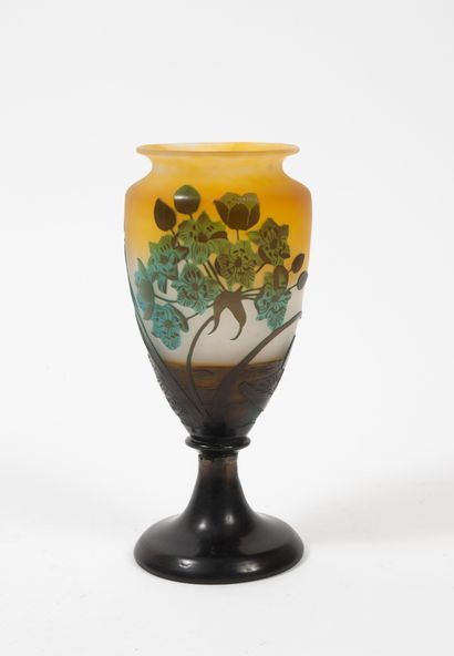 Etablissements GALLE Ovoid vase on a pedestal with a narrowed neck then flared.
Proof...