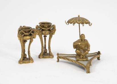 null Bronze baguier, composed of a Chinese seated cross-legged on a cushion holding...