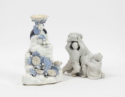 CHINE, XIX-XXème siècle Lot de deux sujets en porcelaine émaillé blanc ou blanc et...