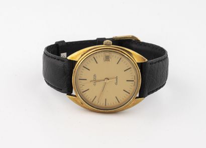 JAEGER Men's wrist watch. 
Gold-plated metal cushion case. 
Gilded dial, signed,...