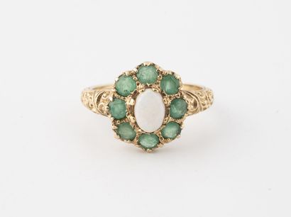 null Yellow gold (375) daisy ring centered on a white opal cabochon in a circle of...