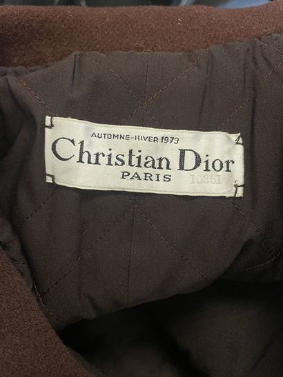 Christian DIOR, Automne Hiver 1973 Manteau long en mélange de laine marron chocolat,...
