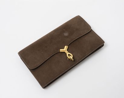 HERMES Paris Pochette Cordeau en veau doblis marron, doublé d'agneau marron. 
Une...