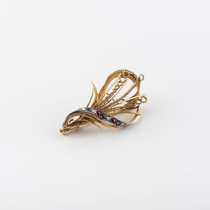 null Brooch in yellow and white gold (750) with ribbons and twisted filaments intertwined...