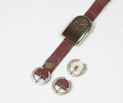 PIERRE CARDIN & JAEGER Lady's wrist watch.
Case bound in metal.
Brown dial signed...