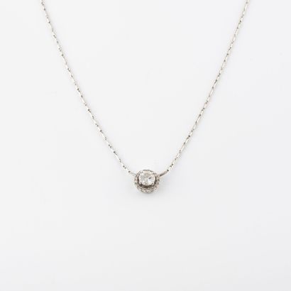 null Necklace in white gold (585) with fancy mesh and adorned with a brilliant-cut...