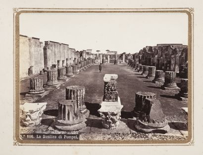 Photos d'édition Photographic album including 24 prints on Pompeii. 
Dim. photo :...