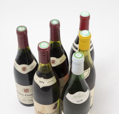GEVREY CHAMBERTIN 2 bottles, 1988.
André Robert.
Slightly low level.
Small stains...