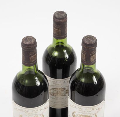 CHÂTEAU MARGAUX 3 bottles, 1975.
GCC1 Margaux.
Shoulder level.
Small stains on the...