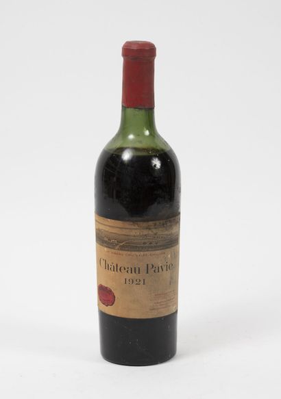 CHÂTEAU PAVIE 1 bottle, 1921.
GCC1 (B) Saint-Emilion
Low shoulder level.
Stains and...