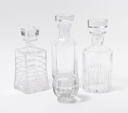 BACCARAT Carafe and its stopper.
In cut crystal.
Signed of the seal with the reverse.
H....