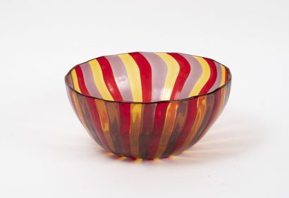 CHRISTIAN DIOR Large salad bowl.
In Murano glass with red, yellow and purple bands....