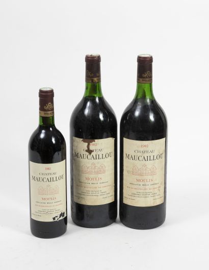 CHÂTEAU MAUCAILLOU 1 bouteille et 2 magnums, 1982.
Moulis.
Niveau haute épaule.
Frottements...