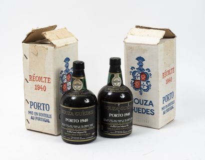 SOUZA GUEDES 2 bottles, 1940.
Port.
Slightly low level.
Rubs to the labels.
Card...