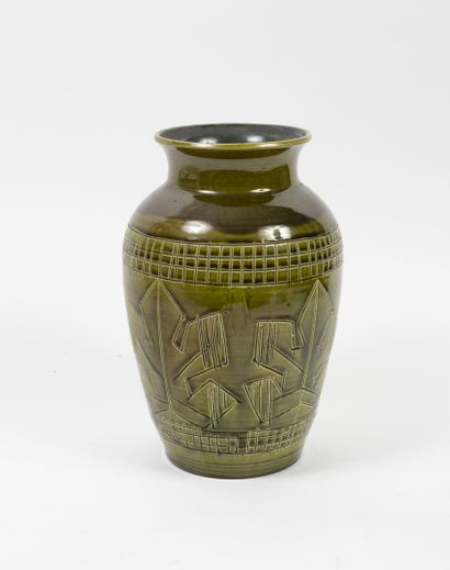 ACCOLAY Vase.
In green glazed ceramic with geometric decoration.
Signed on the back...