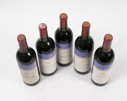 CHÂTEAU MOUTON ROTHSCHILD 5 bouteilles, 1980.
GCC1 Pauillac.
Niveau haute-épaule...