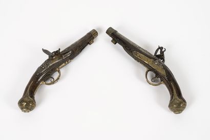 Giulio STORNAT ou STORNATI Pair of small flintlock pistols. 
Plates, signed "G. SORNAT"...