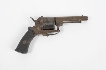 Small revolver with central percussion.
Octagonal...