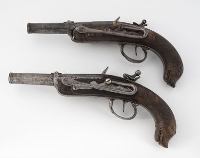 GILLET & DUCHE, à TULLE, vers 1780 Pair of naval officers' flintlock pistols.
Round-bodied...