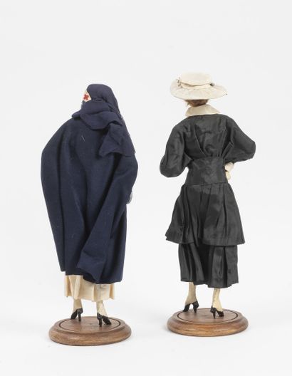 LAFITTE DESIRAT 1915 Lot de deux mannequins visages en cire :
- Infirmière, tenue...