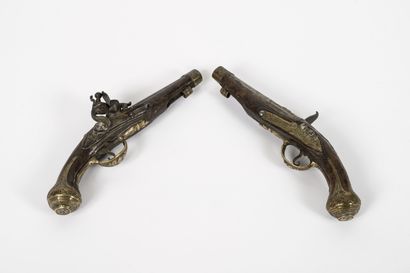 Giulio STORNAT ou STORNATI Pair of small flintlock pistols. 
Plates, signed "G. SORNAT"...