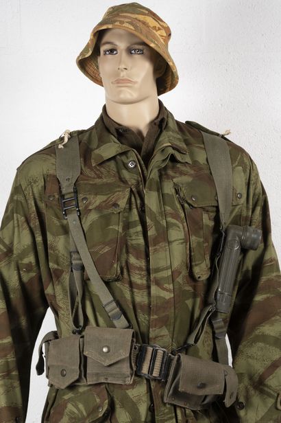 null Mannequin of paratrooper including :
Camouflaged bob (?) jacket 47-53, complete...