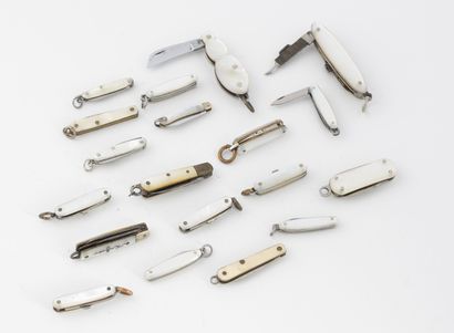 19 mini penknives in stainless steel, brass...