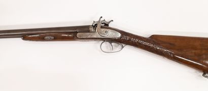 DOUALY à Vaise Percussion shotgun with capsule.
Engraved plates of sheets, signed....