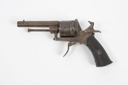 null Small revolver with central percussion.
Octagonal barrel. Wide rifling. Cal....