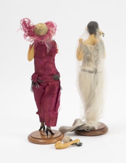LAFFITE DESIRAT 1921-1922 Lot de deux poupées mannequin en cire :
- La mariée. 
Robe...