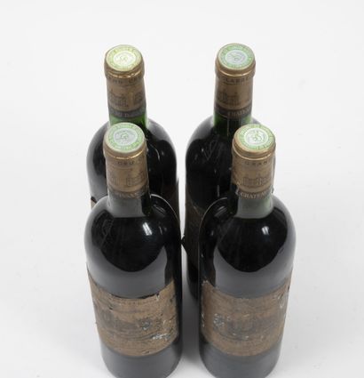 CHÂTEAU D'ISSAN 1 bouteille, 1984.
3 bouteilles, 1985.
GCC3 Margaux.
Niveau haute...