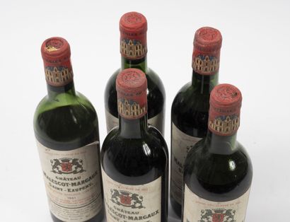 CHÂTEAU MALESCOT SAINT EXUPERY 7 bouteilles, 1961.
GCC3 Margaux.
Niveaux basse épaule...