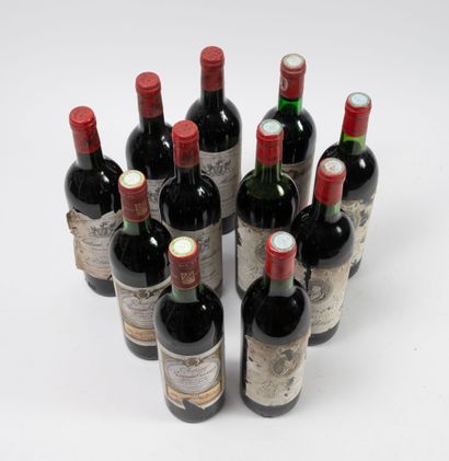 CHÂTEAU MONTROSE 4 bouteilles, 1979.
GCC2 Saint-Estèphe.
Niveau haute épaule.
Frottements,...