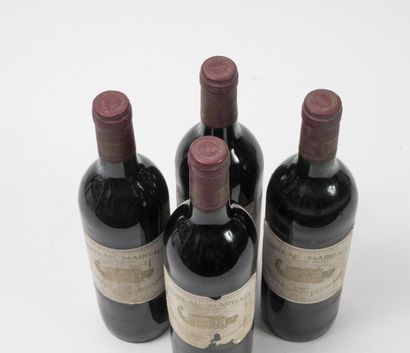 CHÂTEAU MARGAUX 4 bouteilles, 1987.
GCC1 Margaux.
Niveaux haute épaule et goulot.
Déchirures,...