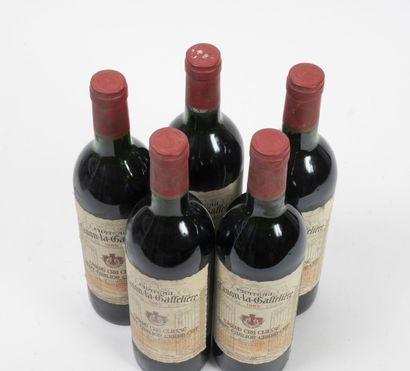 CHÂTEAU CANON-LA-GAFFELIERE 5 bouteilles, 1985.
GCC1 (B) Saint-Emilion.
Niveau haute...