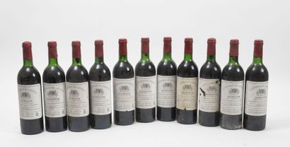 LA RESERVE DU GENERAL 11 bouteilles, 1983.
Margaux.
Niveaux épaule et haute épaule.
Frottements...