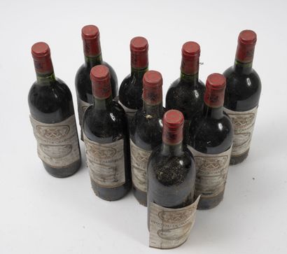 CHÂTEAU DE CAMENSAC 9 bottles, 1982.
GCC5 Haut-Médoc.
Neck and high shoulder levels.
Important...