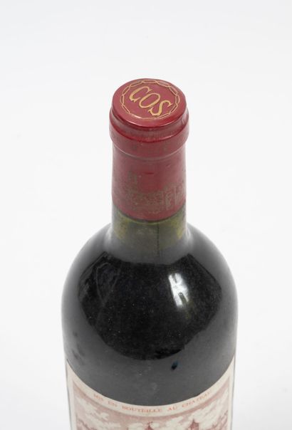 CHÂTEAU COS D'ESTOURNEL 13 bouteilles, 1981.
GCC2 Saint-Estèphe.
Niveaux haute épaule...