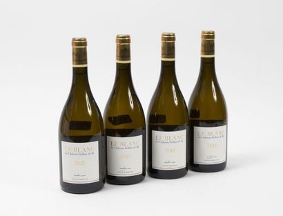 CHÂTEAU ROLLAN DE BY 4 bouteilles, 2018.
Bordeaux. Blanc.
Bon niveau.
Petites taches...