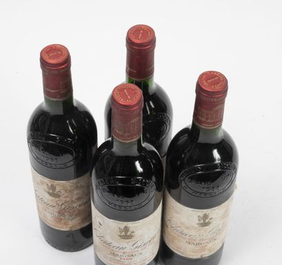 CHÂTEAU GISCOURS 4 bouteilles, 1988.
GCC3 Margaux.
Niveau goulot.
Taches, frottements...