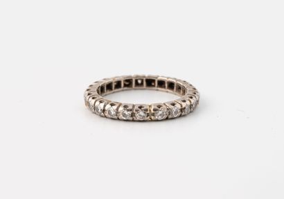 null American wedding band in white gold (750) set with small diamonds. 
Gross weight:...