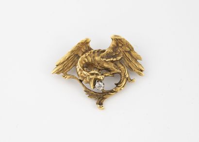 null Yellow gold (750) and platinum (850) pendant brooch with a chimera holding a...